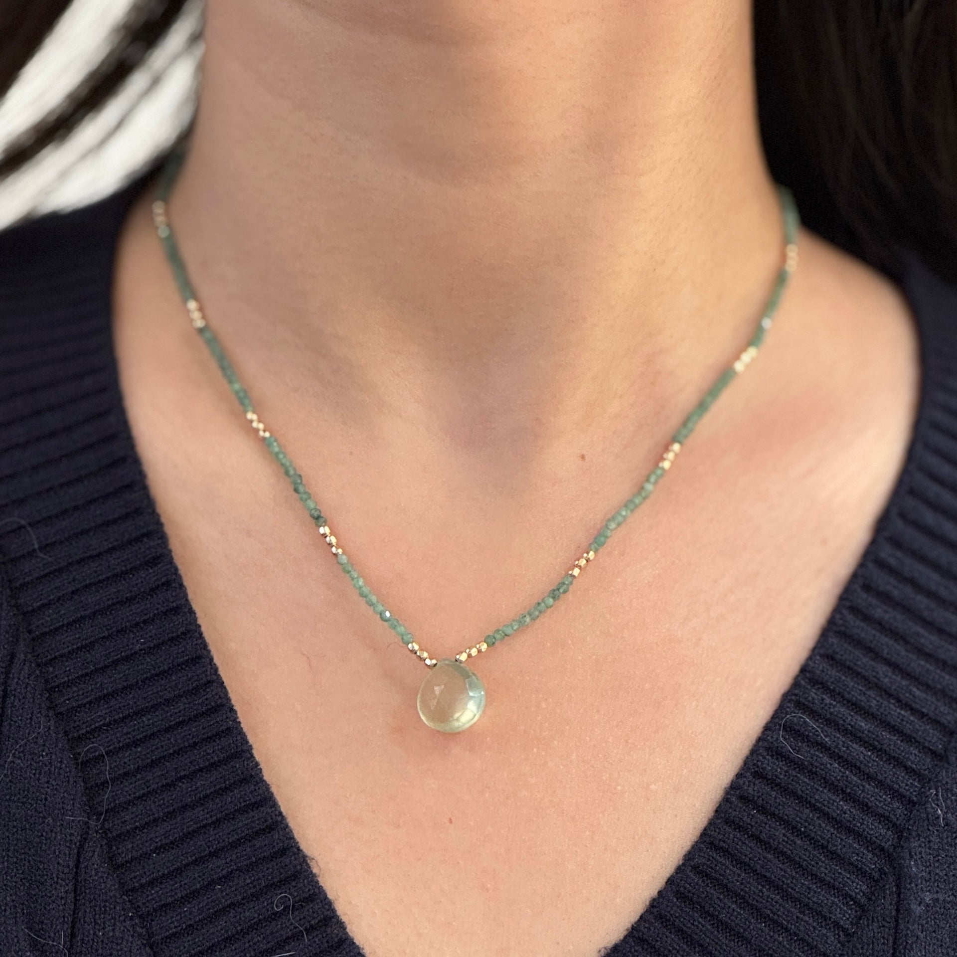 Center Gem Dainty Beads Necklace
