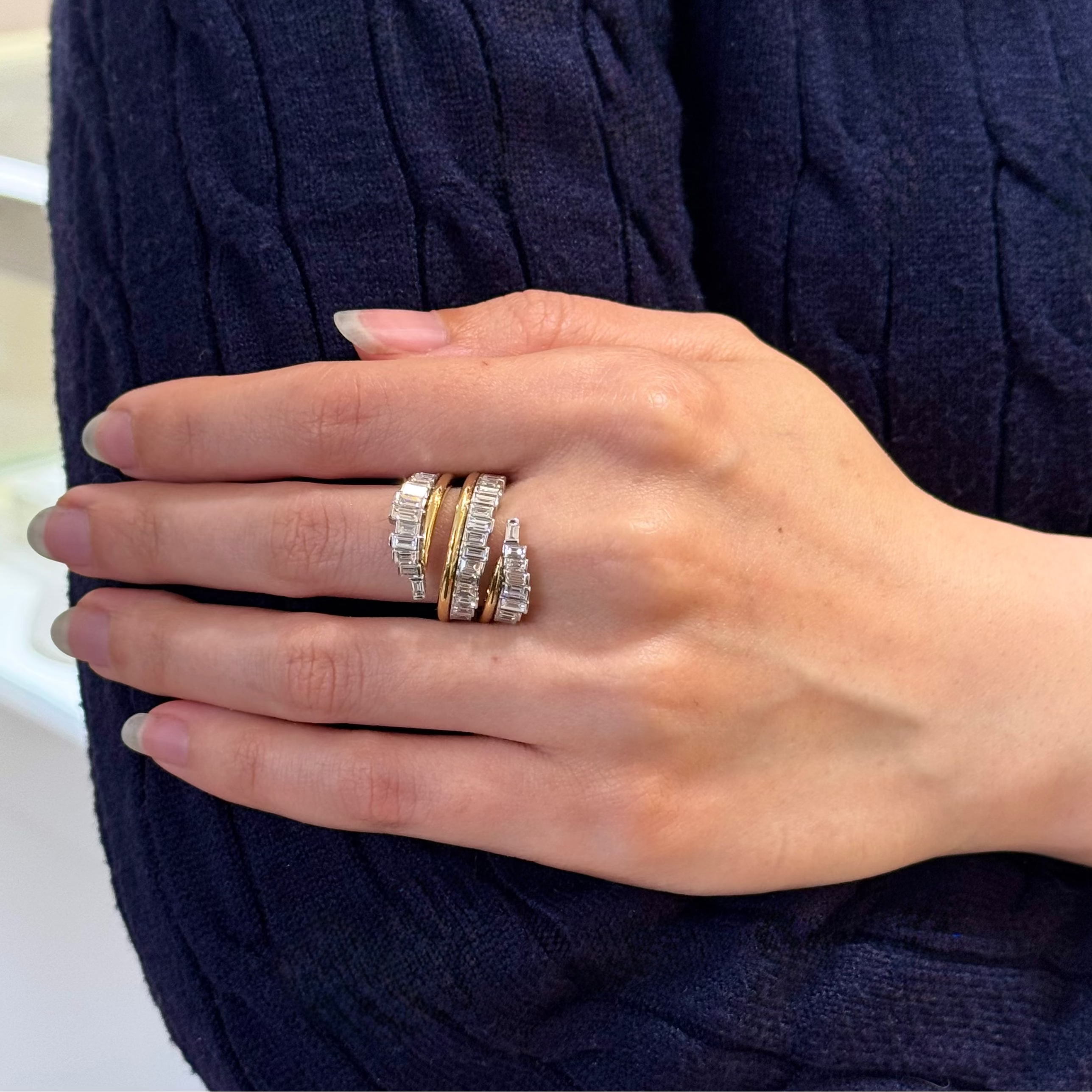 Serpentine Baguette-Cut Natural Diamond Spiral Ring 18k