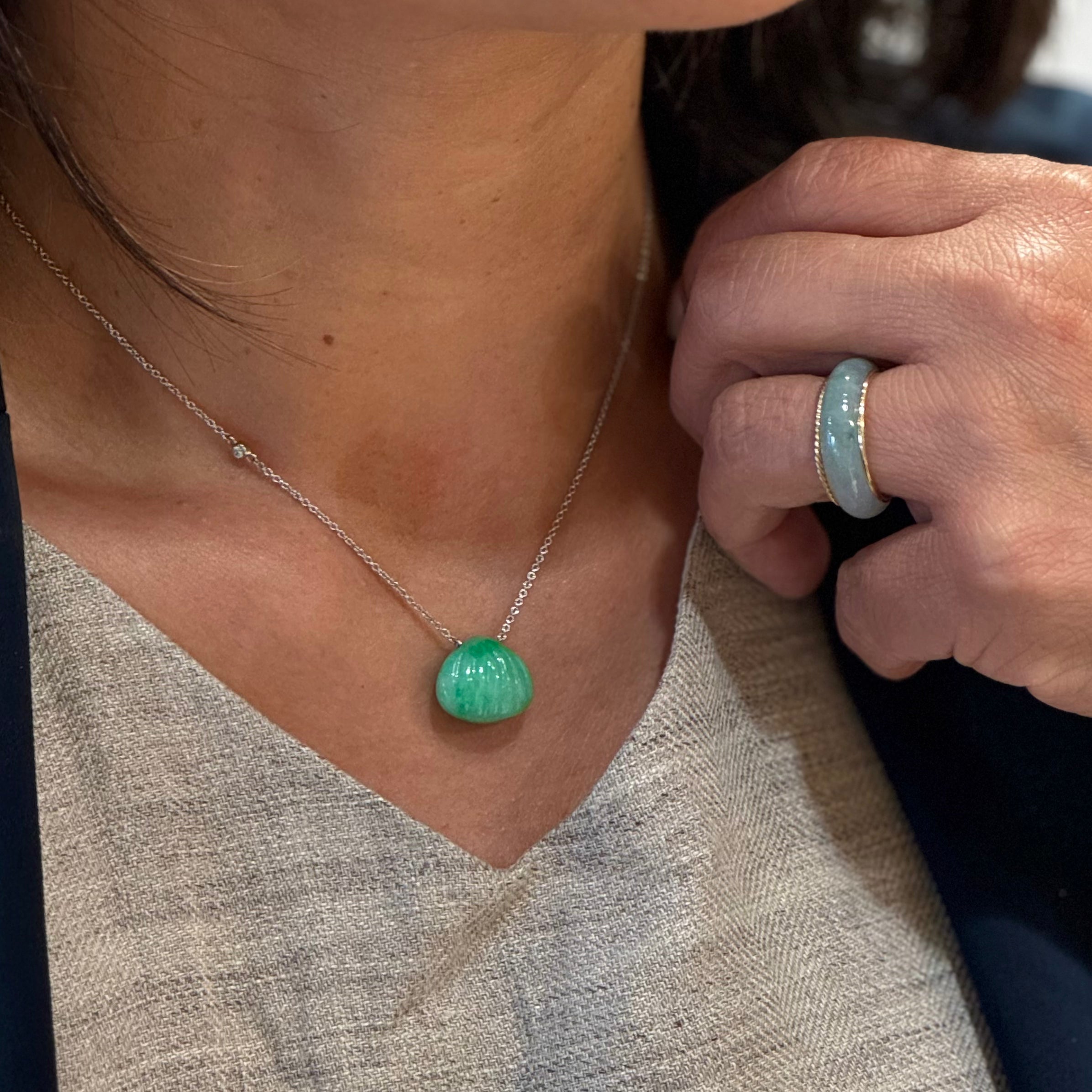 Shell-shaped Jade Necklace-14k