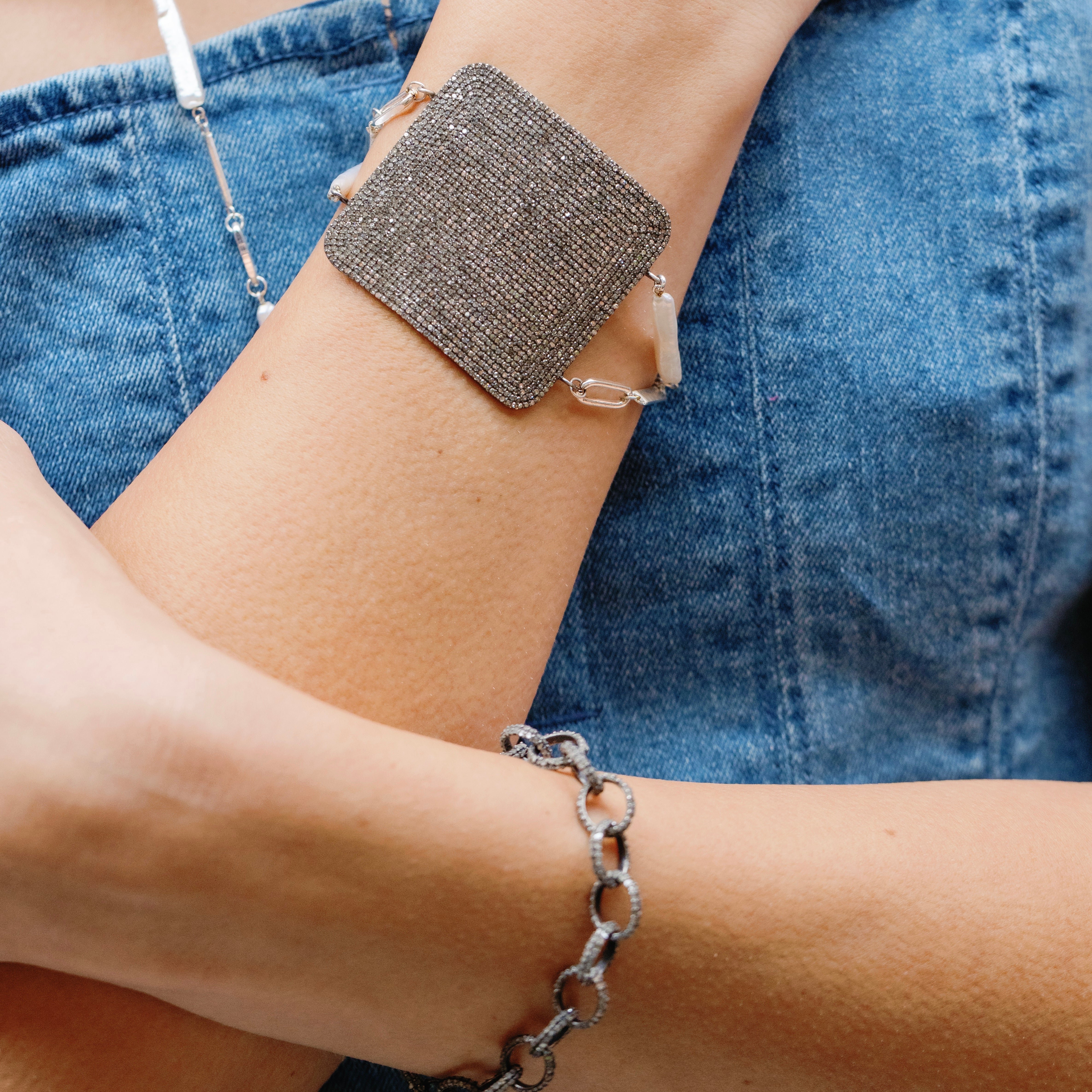 Katy Biwa Pearl Silver Bracelet With Grante Diamond Shield