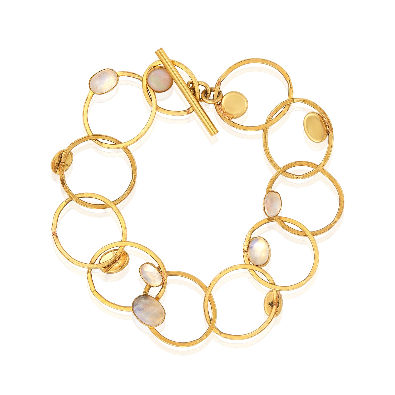 Delila Interlock Hammered Circle Bracelet