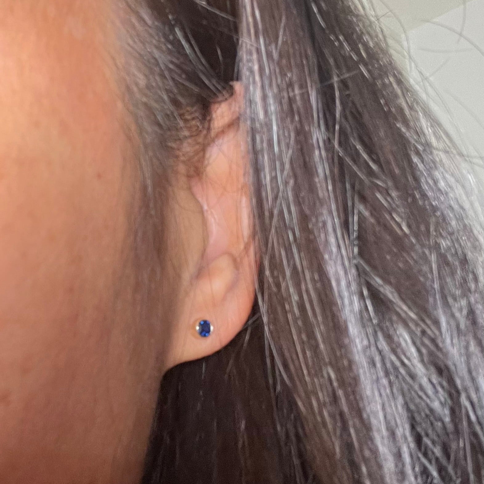 Round cut Sapphire Studs
