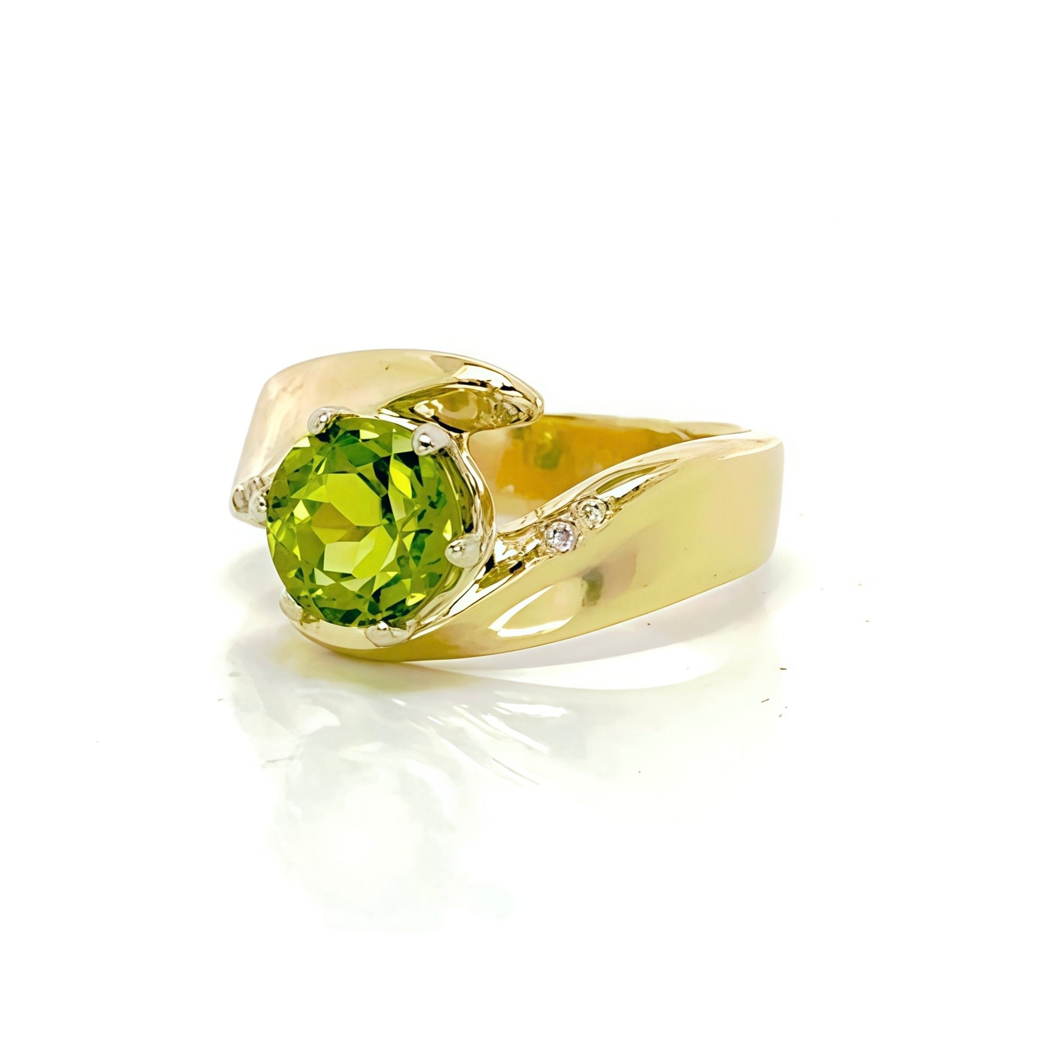 Peridot Diamond Swirl Ring In 14k