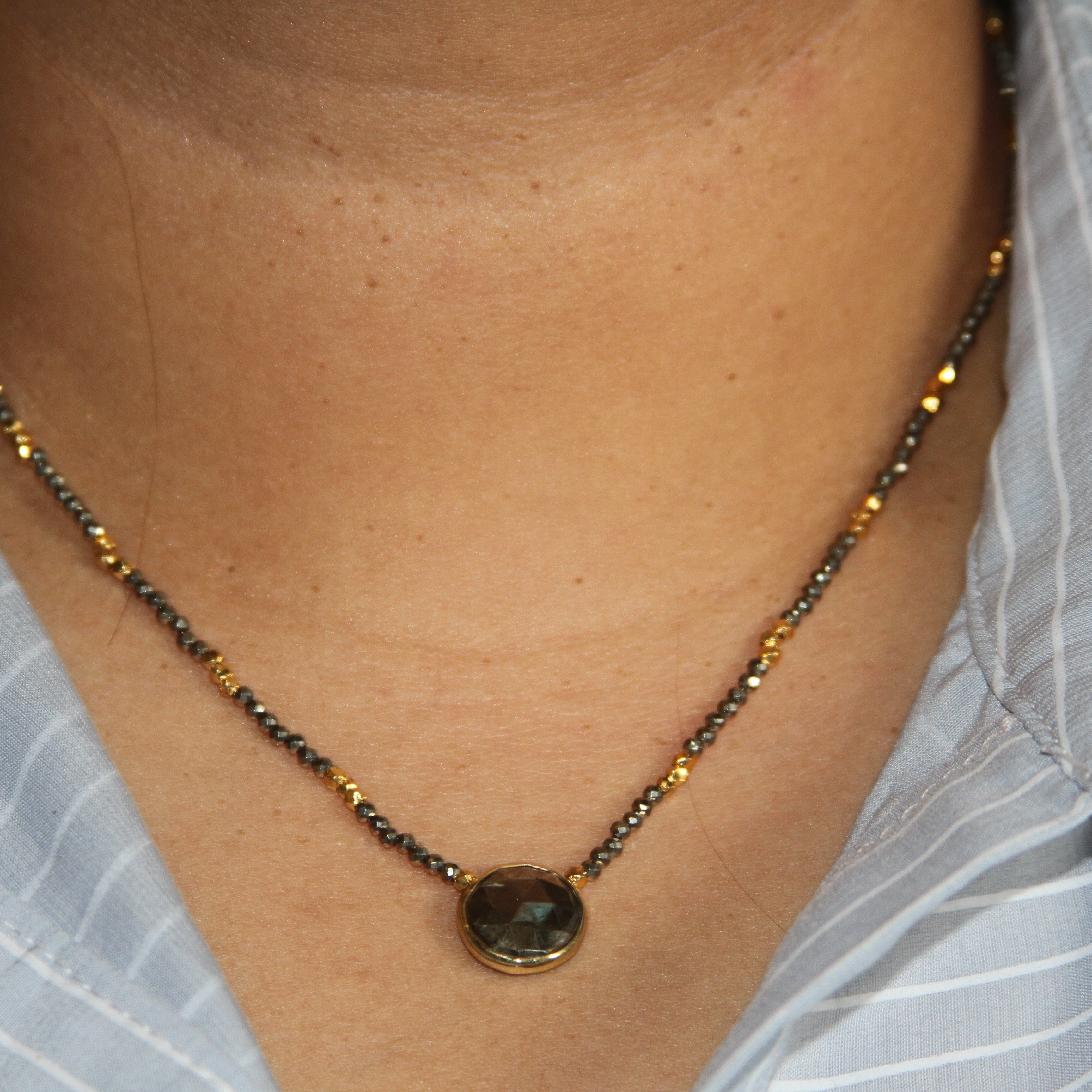 Center Gem Dainty Beads Necklace